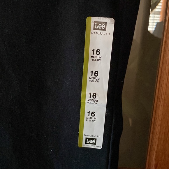 Lee Jeans Women’s Size 16 Medium Black Barely Boot Cut Jeans - Picture 2 of 9